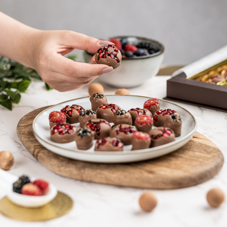 Chocolate Berries and Pomegranates - شوكولاتة توت و رمان