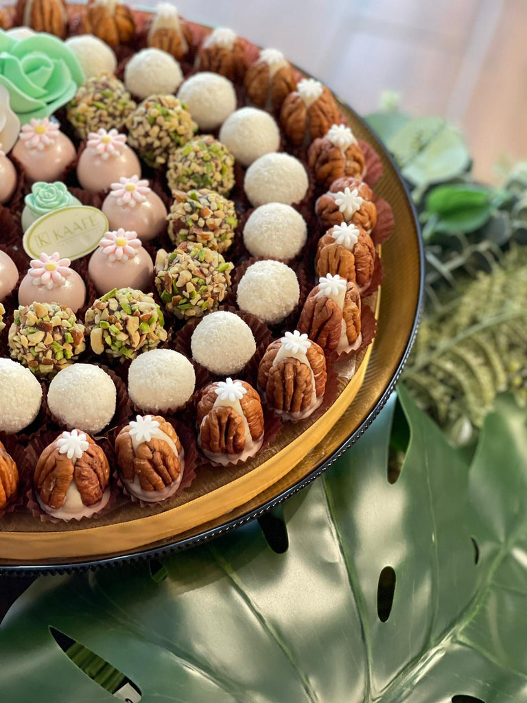 Assorted Chocolates and Truffles in Tray - الشوكولاتة المتنوعة والكمأ