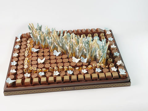 Chocolates with Pretzel Sticks Tray - شوكولاتة مع صينية أصابع البريتزل