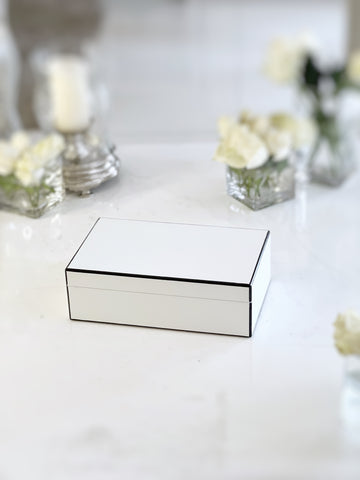 WOODEN MEDIUM WHITE BOX - صندوق خشبي متوسط أبيض